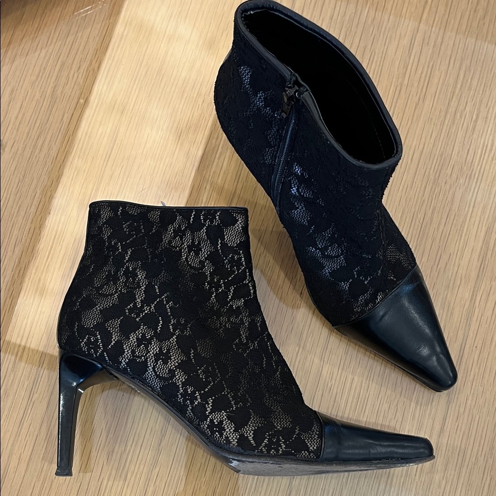 VGUC Andrew Steven’s made in Italy leather and lace finish 3.5” heel black boots